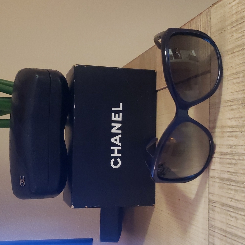 NWT⭐AUTHENTIC CHANEL⭐ Blue Jackie O style STUNNING SOPHISTICATED Sunglasses.